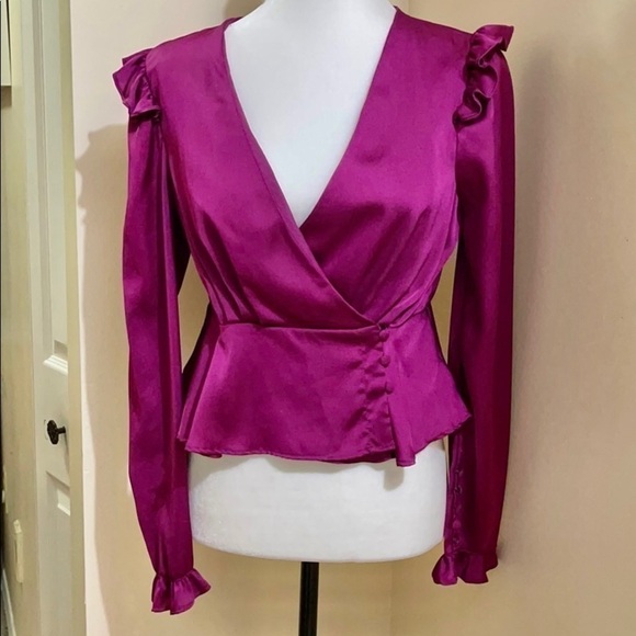 NWOT Glamorous Fuchsia Frill Surplice Peplum Satin Top US S - Picture 2 of 9